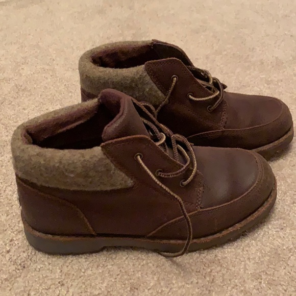 Boys Ugg Boots - Picture 1 of 5